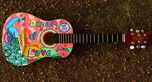 painted-guitar-1087209_640